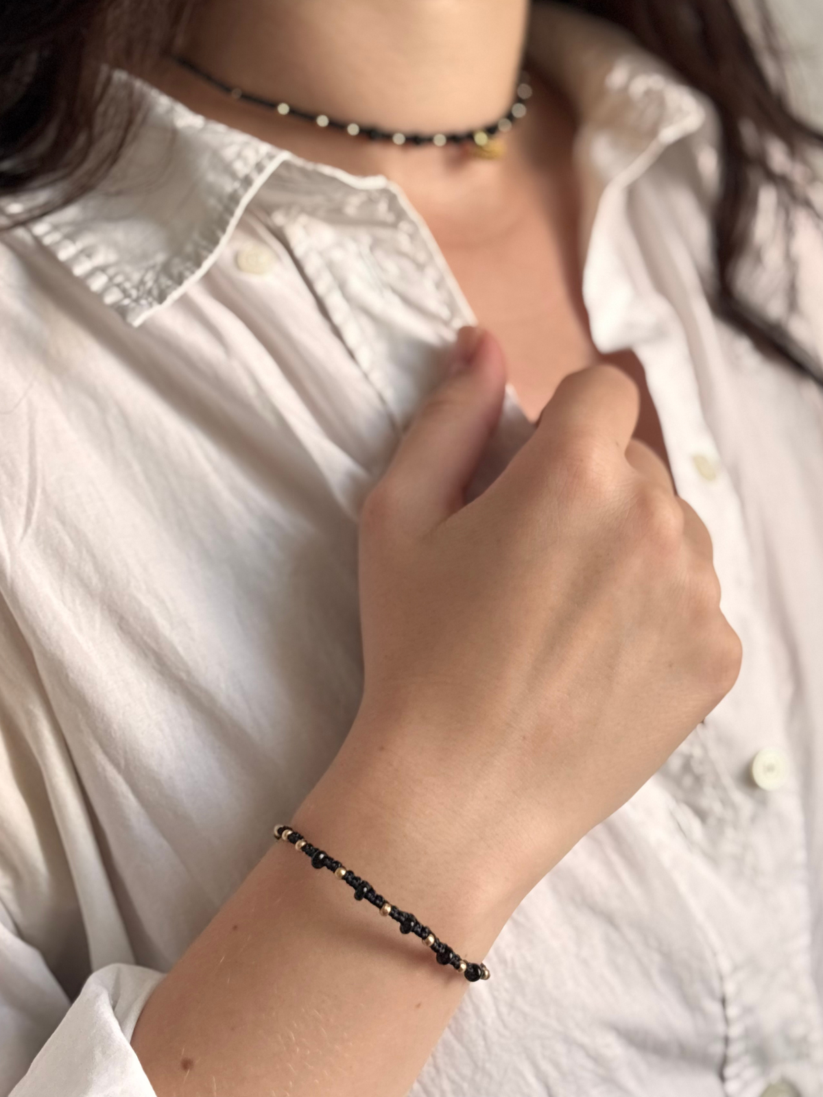 Makramee Kette und Armband aus dem Bundle Mary getragen