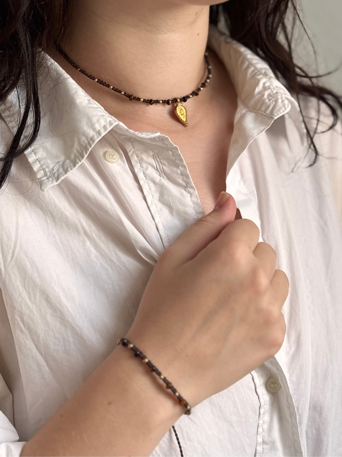 Makramee Kette und Armband aus dem Bundle Mary getragen